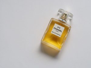 Udvælg den rette parfume - og køb den billigt online